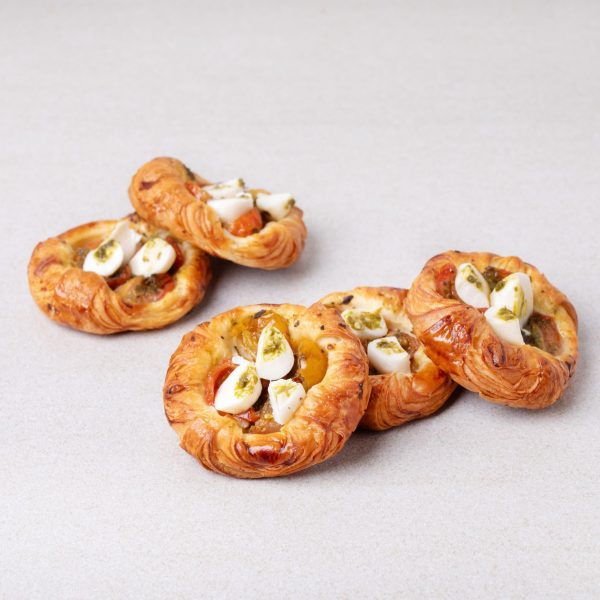 Tomato, Pesto & Bocconcini Danish